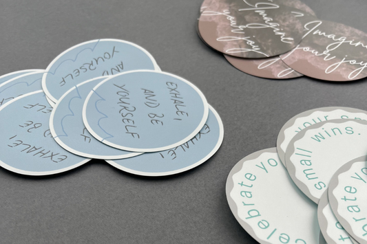 春、無意識に浅くなる呼吸を整えるために。色と言葉で自分をリセットする新習慣。