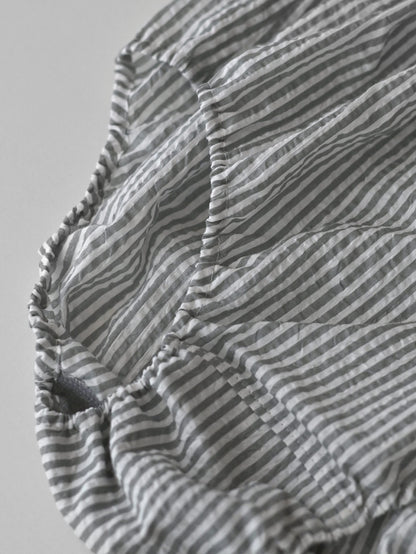 【MID】 KONPEITO FOG STRIPE　静かな朝の空気をまとったような、涼やかなグレー。