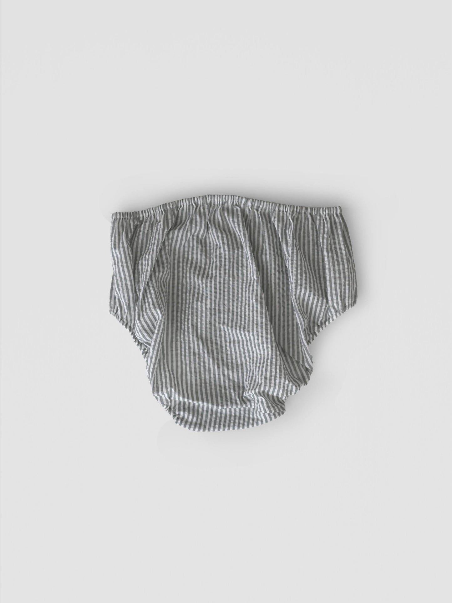 【MID】 KONPEITO FOG STRIPE　静かな朝の空気をまとったような、涼やかなグレー。