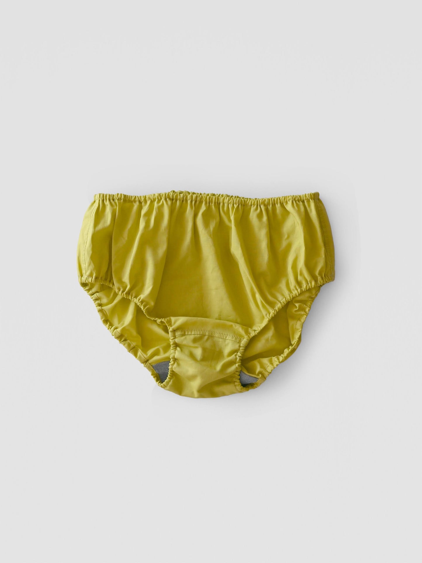 【MID】NO.4 MUSTARD 夏の光に映える、どこかヘルシーで大人っぽいマスタード。