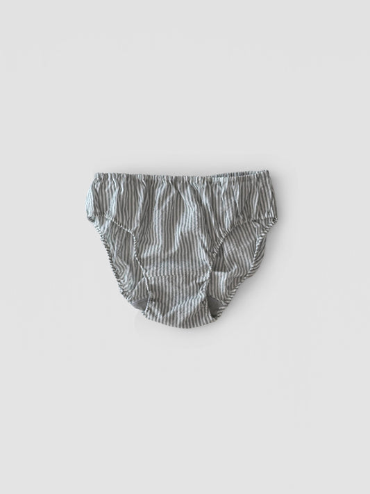 【SHORT】 KONPEITO FOG STRIPE　静かな朝の空気をまとったような、涼やかなグレー。