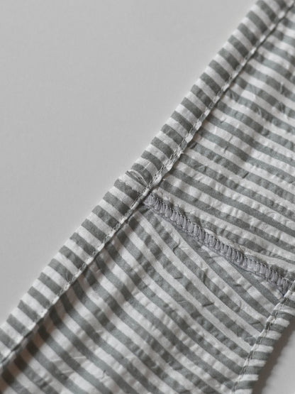 【SHORT】 KONPEITO FOG STRIPE　静かな朝の空気をまとったような、涼やかなグレー。