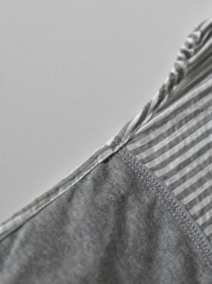 【SHORT】 KONPEITO FOG STRIPE　静かな朝の空気をまとったような、涼やかなグレー。