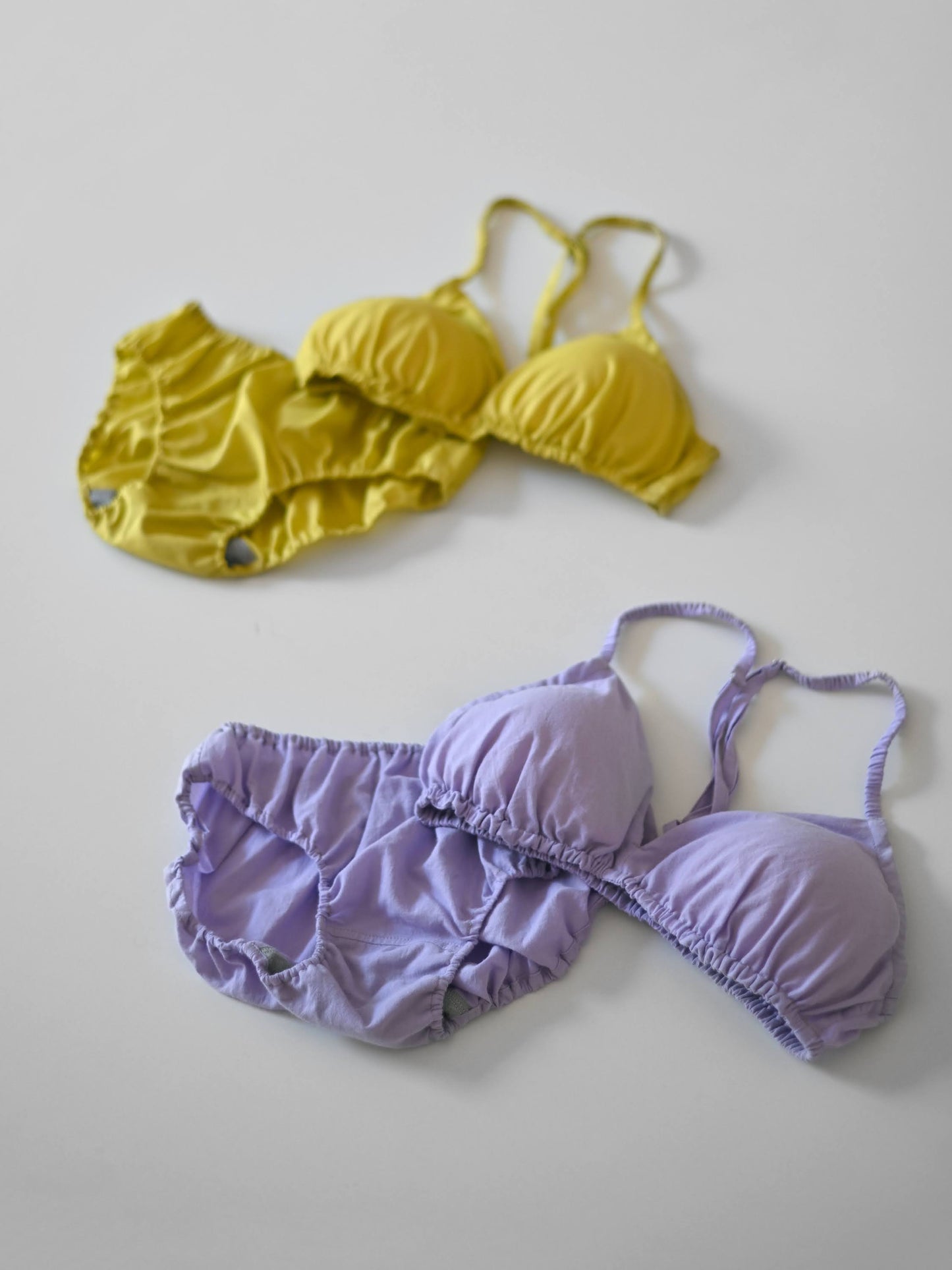 【MID】NO.4 MUSTARD 夏の光に映える、どこかヘルシーで大人っぽいマスタード。