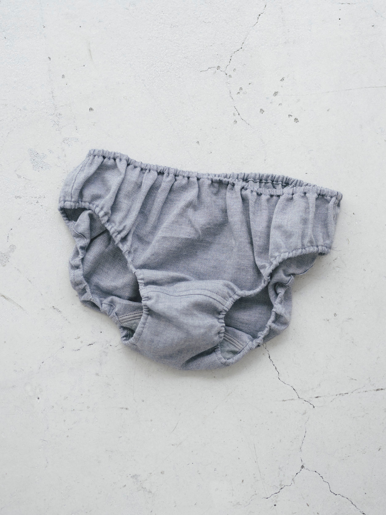 ORGANIC COTTON  HERRINGBONE GREY　自然の土や石を思わせる、静寂を纏うニュートラルなグレー。