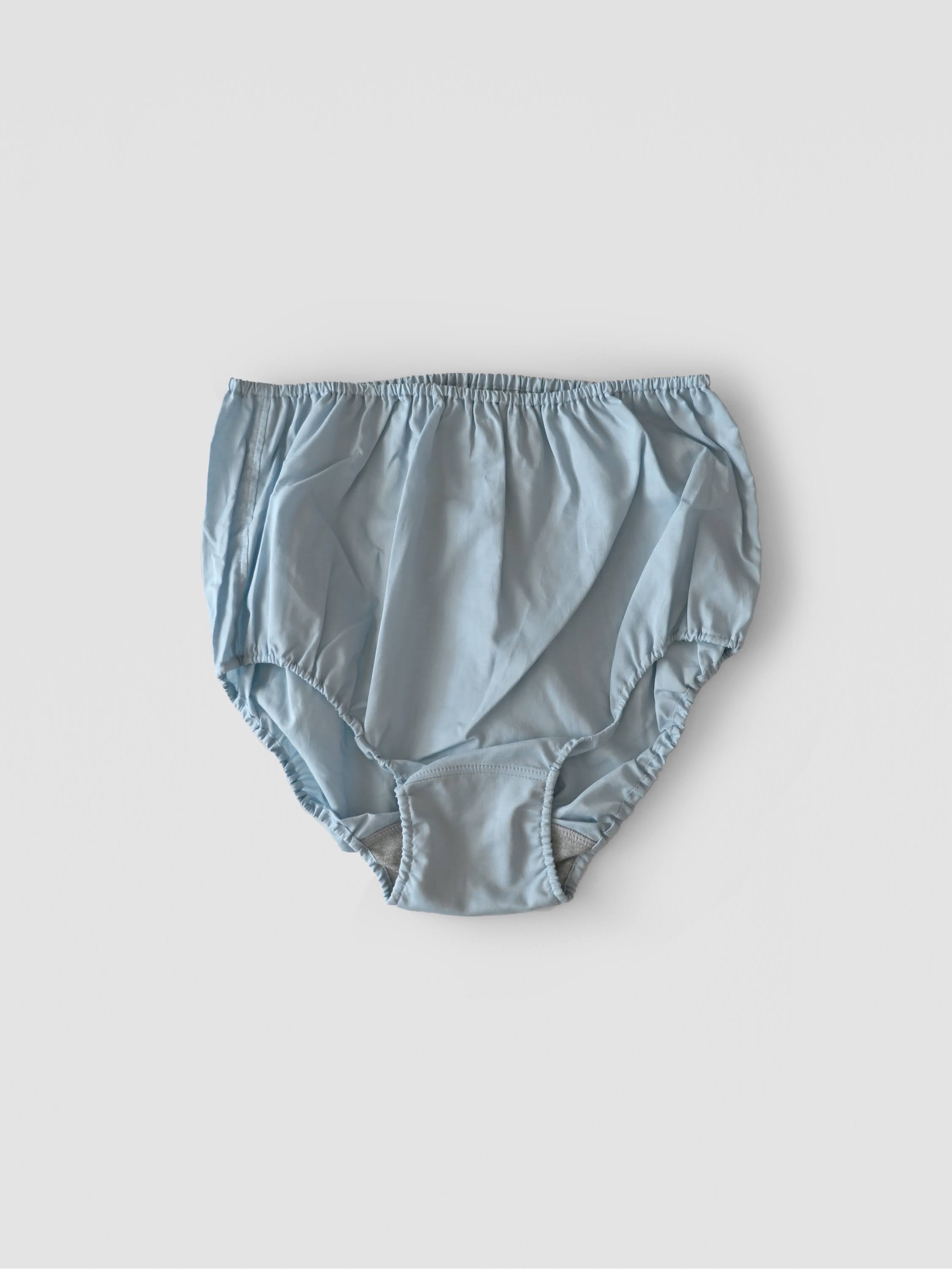 NO.28 SKY HIGH WAIST PANTS 静かに広がる、少し霞がかった柔らかな空