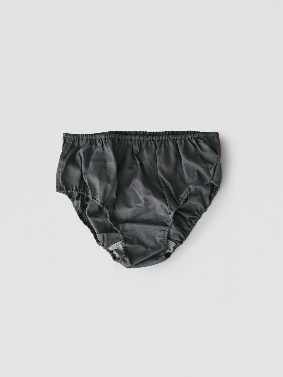 【MID】NO.18 INK BLACK PANTS　ペン先からこぼれ、紙にじんわりと馴染んだインクの色。