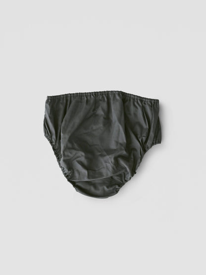 【MID】NO.18 INK BLACK PANTS　ペン先からこぼれ、紙にじんわりと馴染んだインクの色。