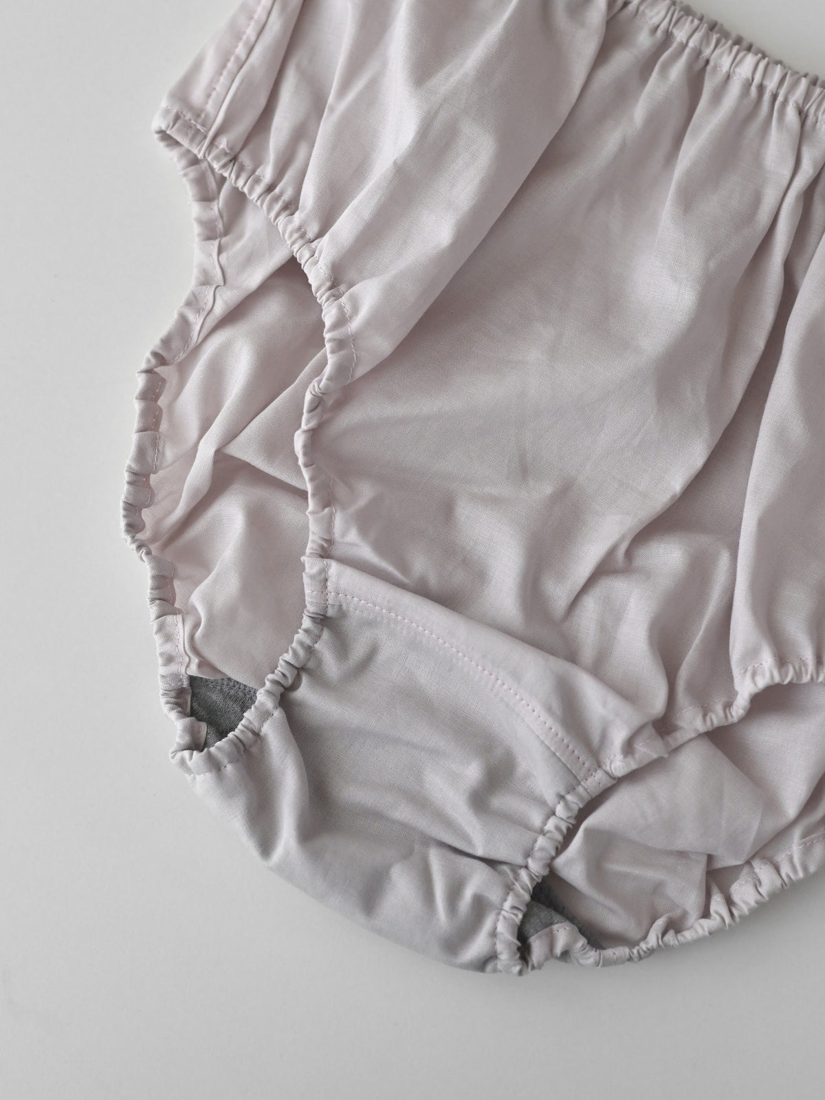 【MID】NO.12 STONE BEIGE PANTS　雨に濡れた、河原の石のようなニュアンス。