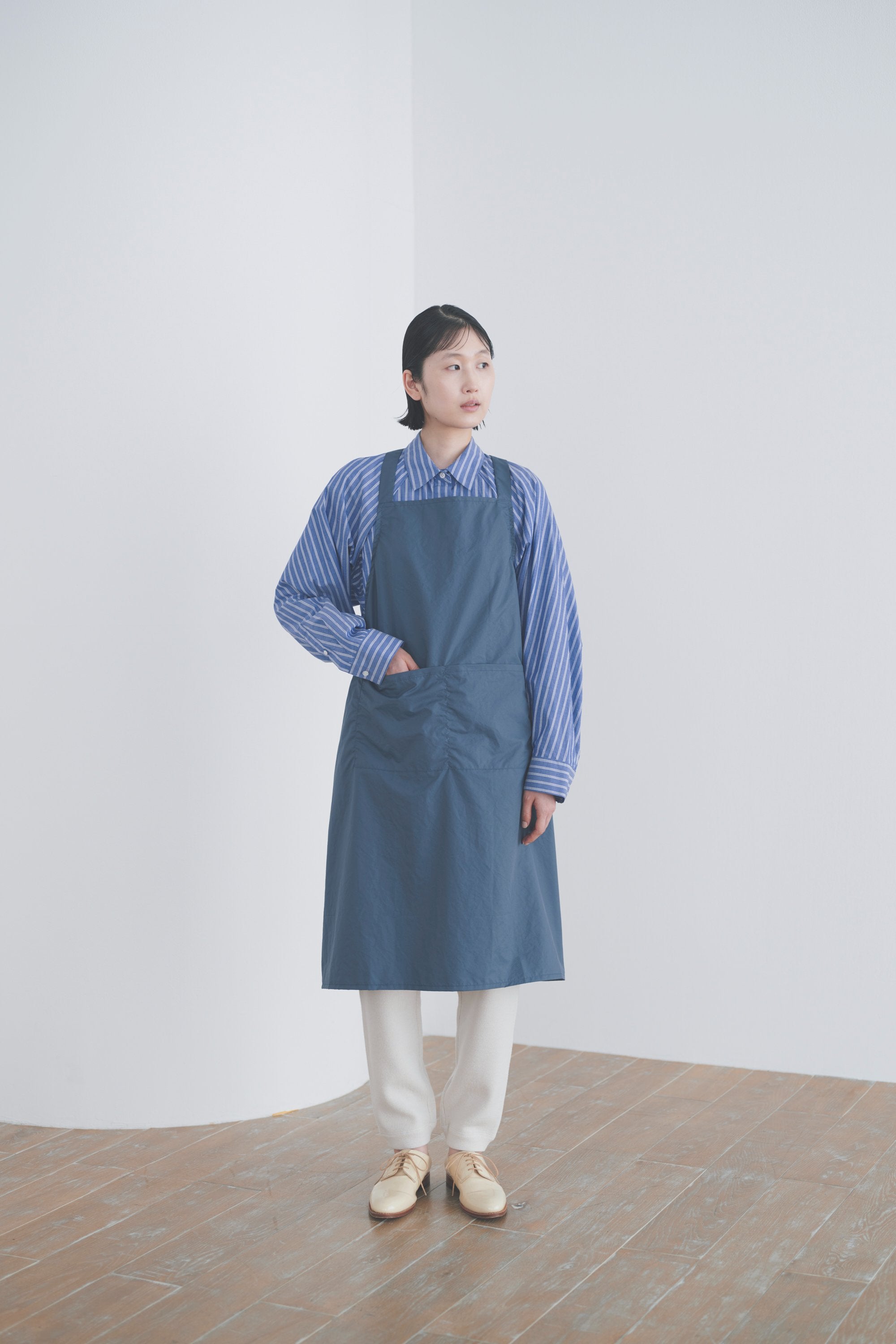 KNIT TUNIC APRON simply ネイビー ニットエプロン 新品 OV5009-99｜エプロン - Cooking & Service｜住商モンブラン｜肌身離れ