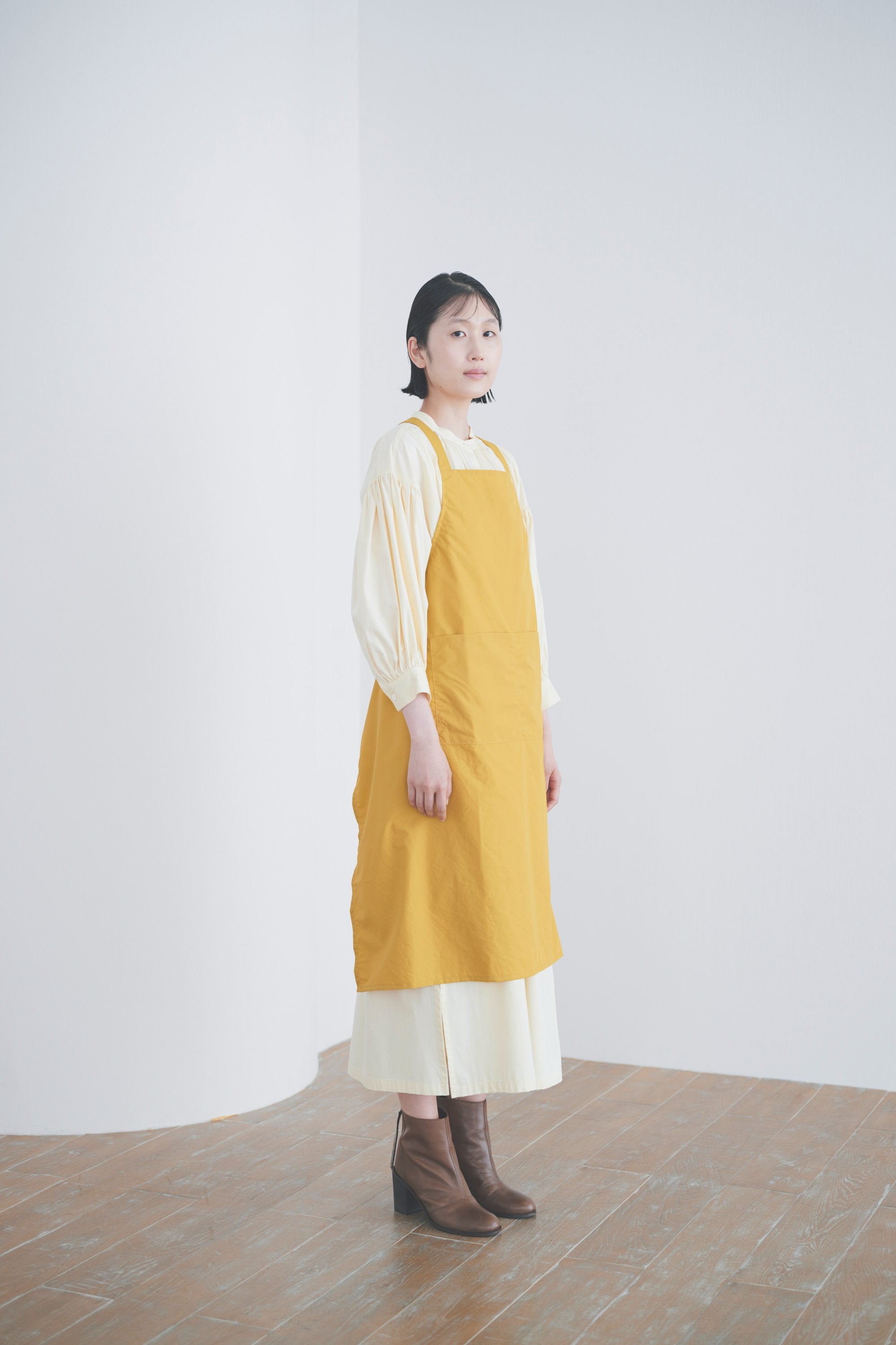 HAIR SALON APRON / MUSTARD – TESHIKI ONLINE