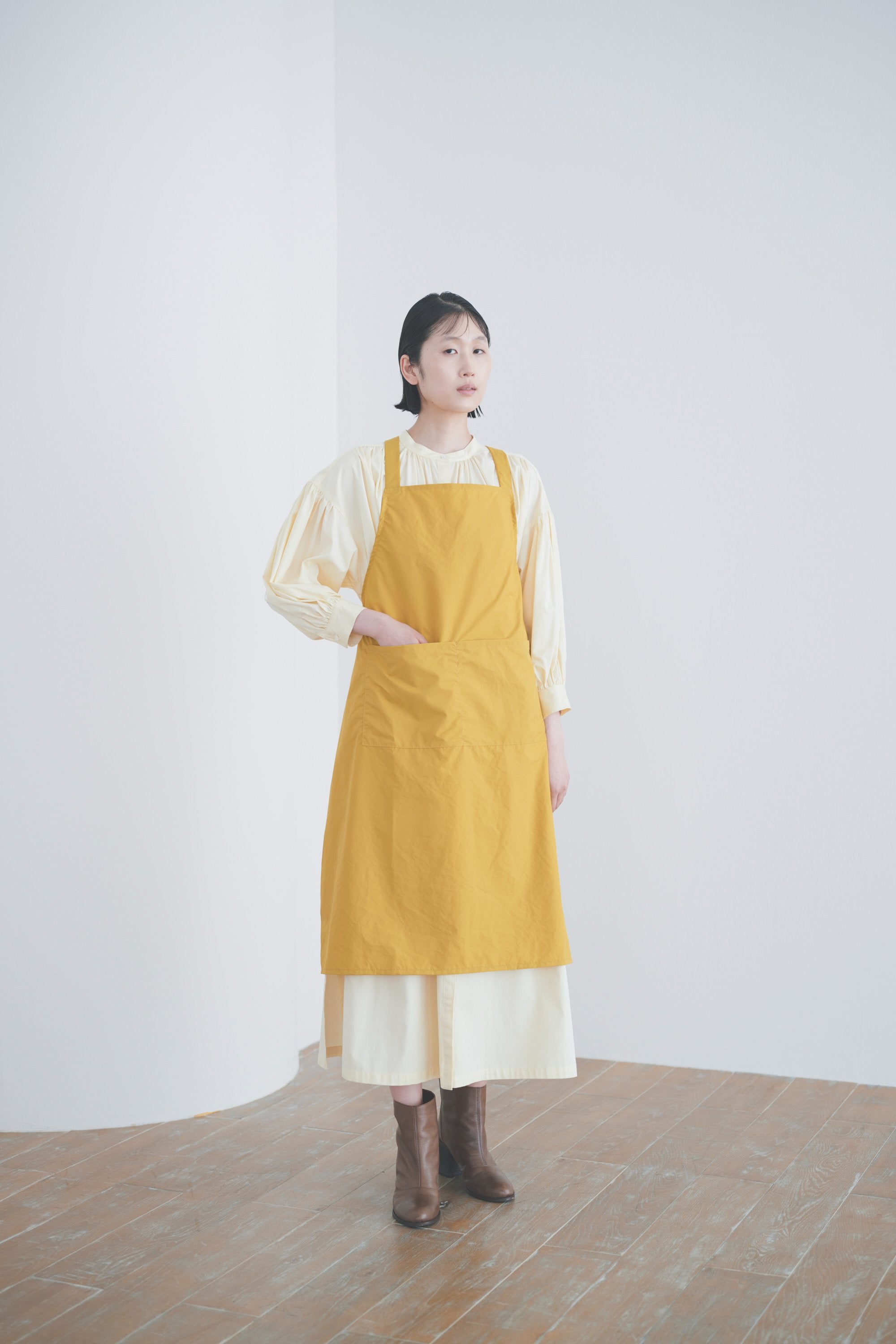 HAIR SALON APRON / MUSTARD – TESHIKI ONLINE